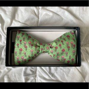 Vineyard Vines Jellyfish Bow Tie